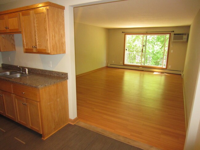 Living room/Kitchen - 181 Little Canada Rd E