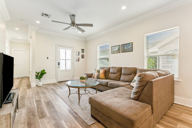 Sala de estar - 8911 Apple St