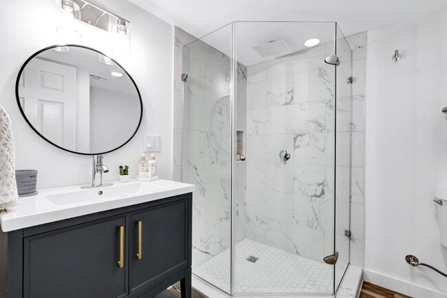 Foto del edificio - 1122 Oakridge Ln