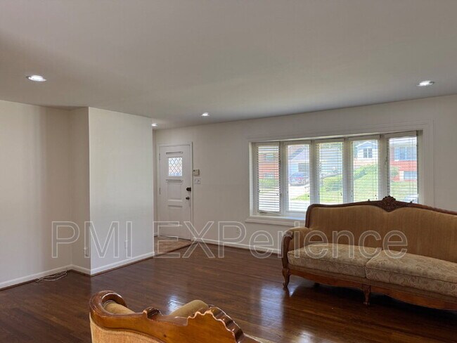 Building Photo - 3203 Amador Dr