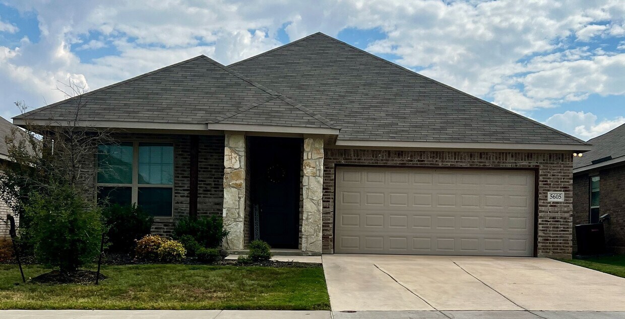 Primary Photo - ? 1/2 Off First Month’s Rent! ?