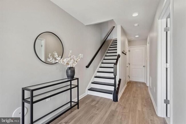 Building Photo - 558 Banquet Ln