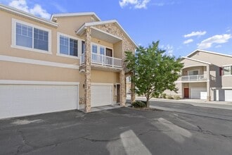 Building Photo - 1061 Canyon Meadow Dr