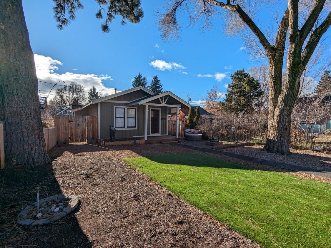 Primary Photo - 1x1 updated NW Bend house with fully fence...