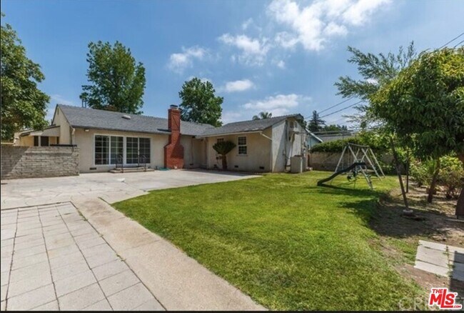 Foto del edificio - 12544 Califa St