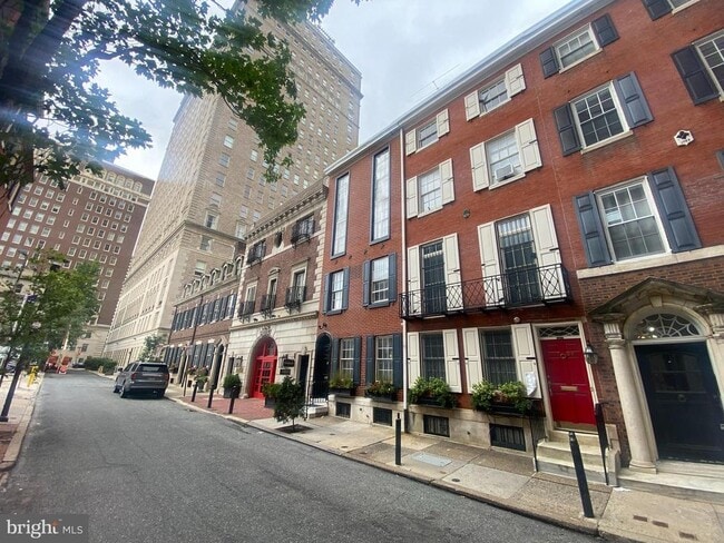 Building Photo - 1709 Rittenhouse Square
