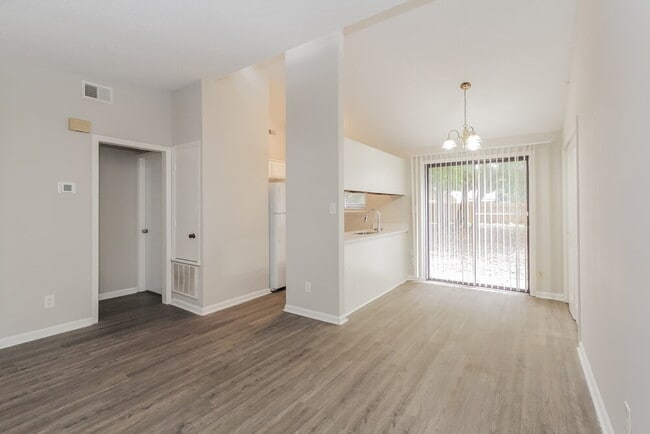 Building Photo - 5128 Glenview Ct