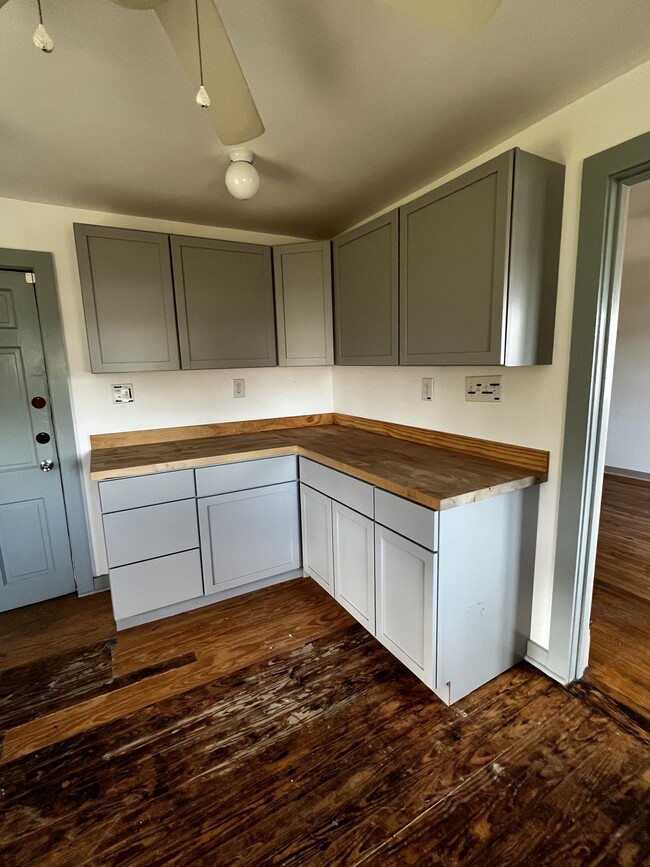 Kitchen cabinets - 1903 Hampton Ave