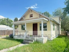 Building Photo - 130 E 17th St