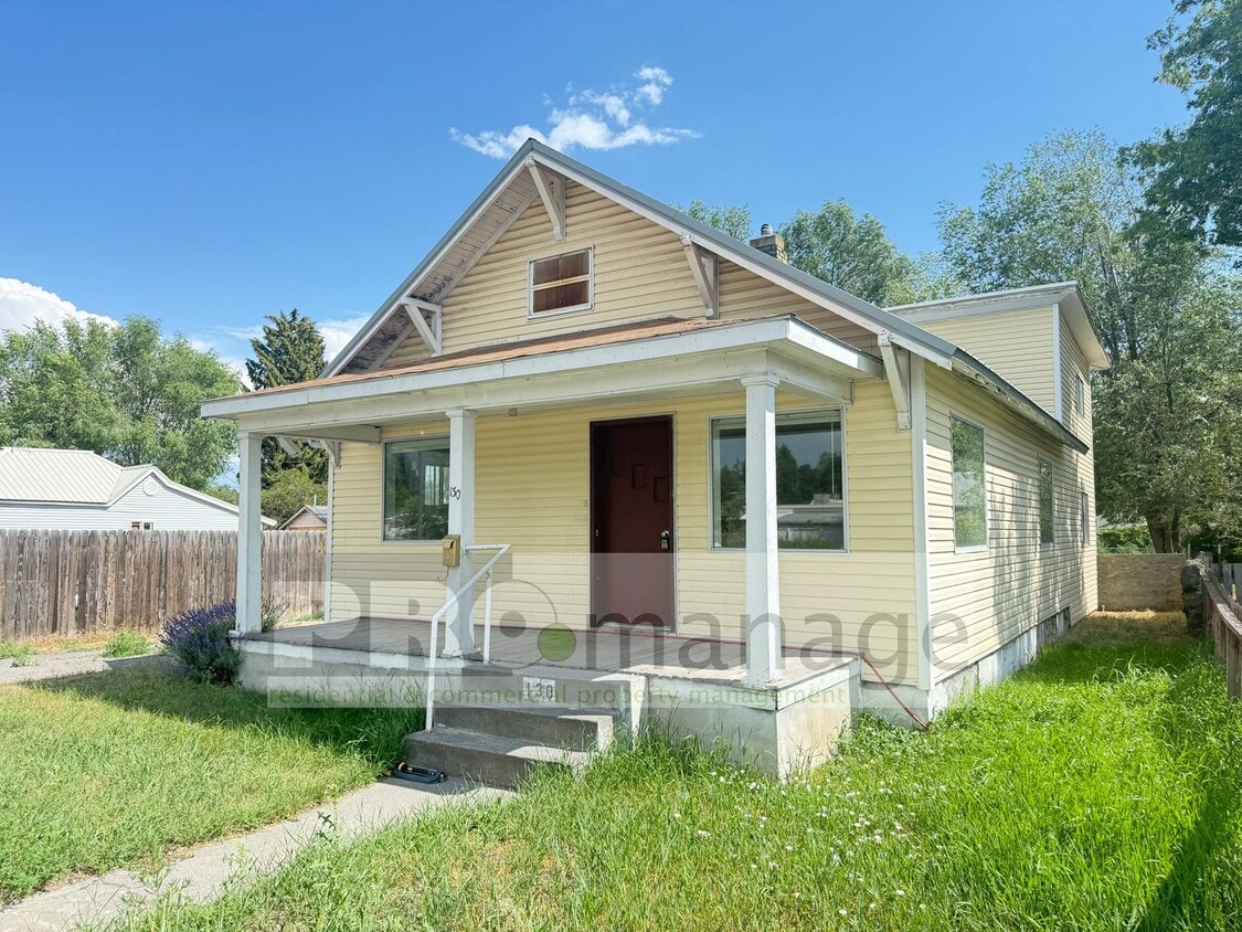 Foto principal - Charming 4 Bed / 2 Bath Home with Vintage ...