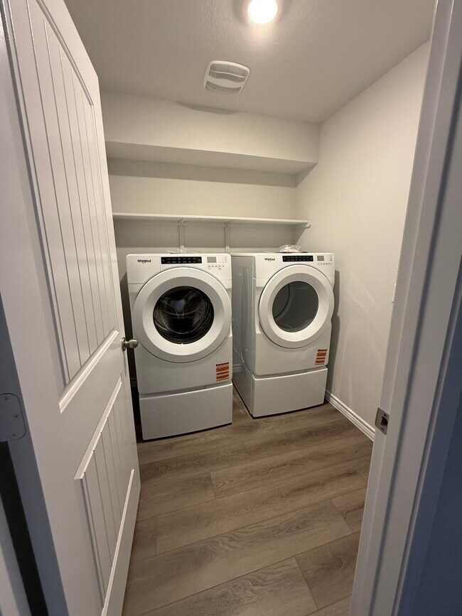 Building Photo - 4830 Hawkins Dr