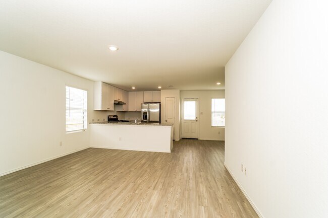 Foto del edificio - 5931 Sunset Song Ln