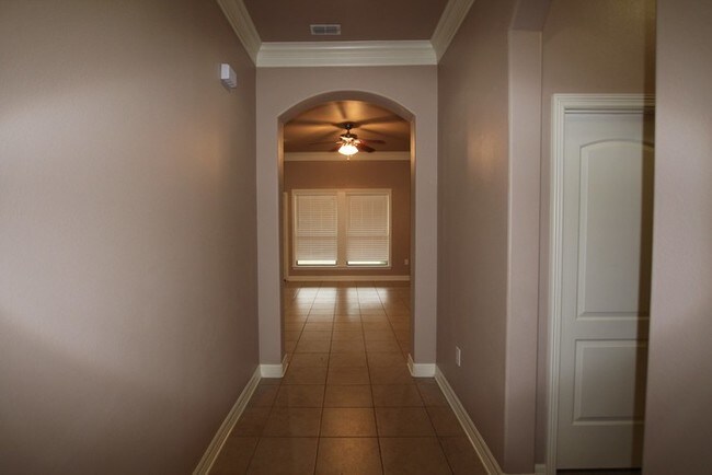 Building Photo - Gorgeous 4 Bedroom Home in Tyler!