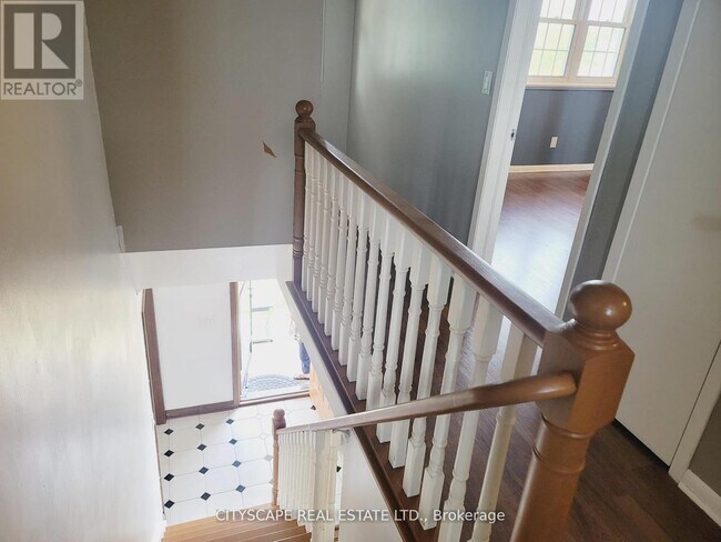 Building Photo - 342 Sutherland Dr