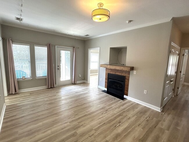 Building Photo - Convenient Boone Living – 3BD/3BA at Pine ...