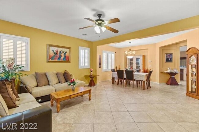 Foto del edificio - 6737 Kyle Stewart Ct