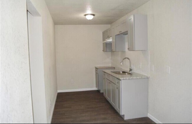 Foto del edificio - 7913 Woodlyn Rd