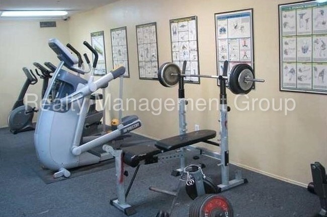 Foto del edificio - 6036 Rancho Mission Rd