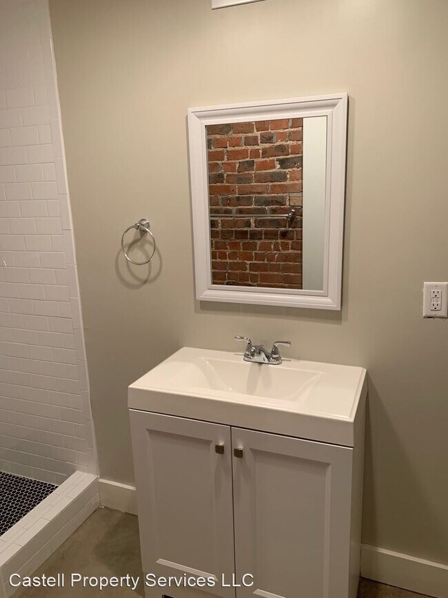 Building Photo - 1066 N Clarkson St