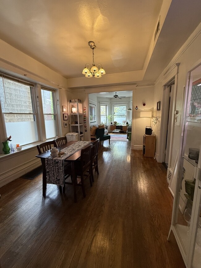 Foto del edificio - 866 W Buckingham Pl
