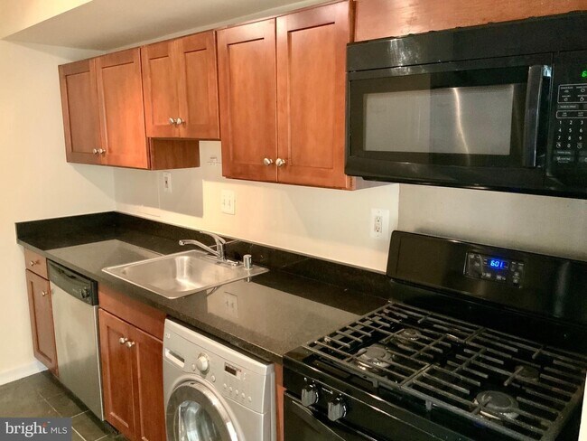 Foto del edificio - 3109 Naylor Rd SE