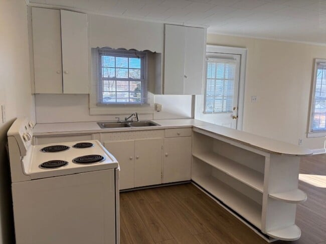 Building Photo - 1917