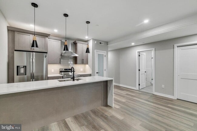 Building Photo - 752 S 16th St