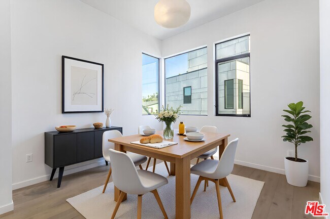 Foto del edificio - 906 Benton Wy