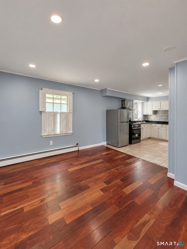 Building Photo - 129 Wall St