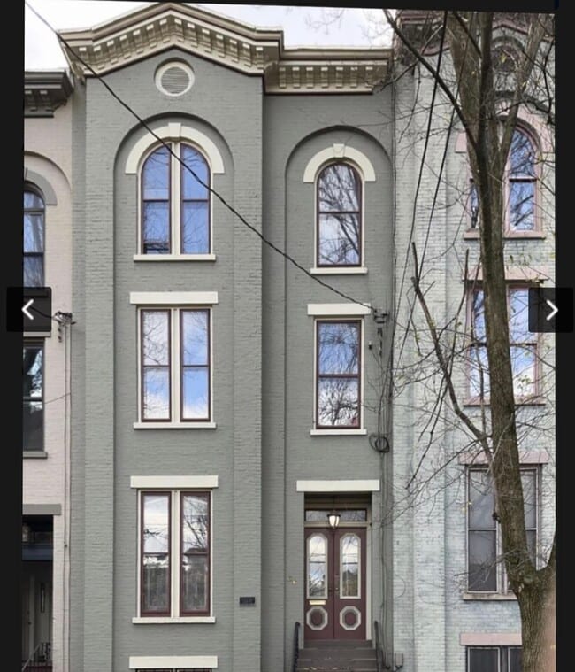 Building Photo - 66 Elm St