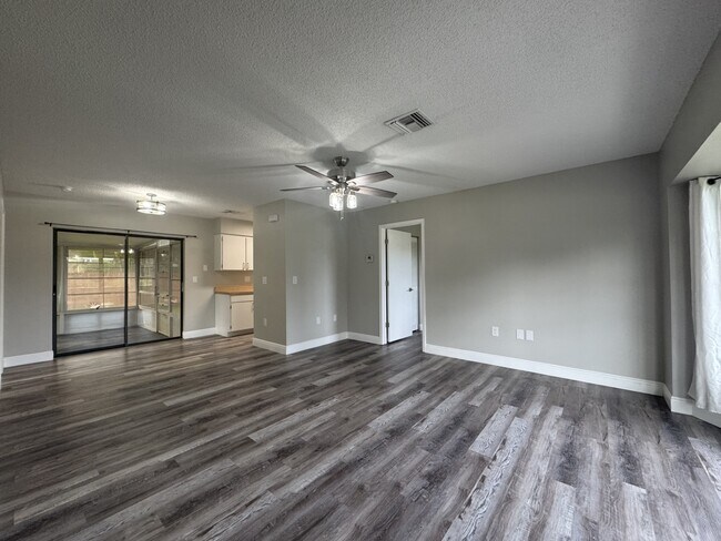 Foto del edificio - 641 Southland Rd