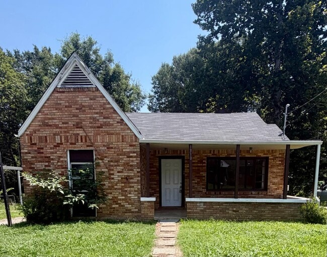 Building Photo - 1310 Martin St