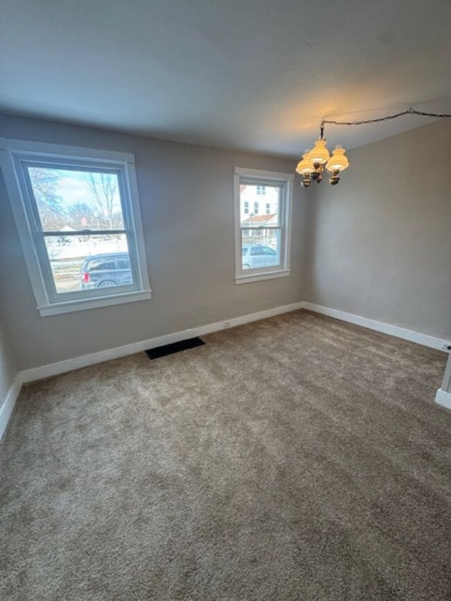 Building Photo - 619 3rd St