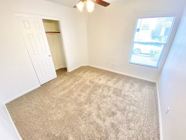 Building Photo - GORGEOUS 3 BEDROOM / 2 FULL BATH SINGLE FAMILY HOME , WITH 2 CAR GARAGE