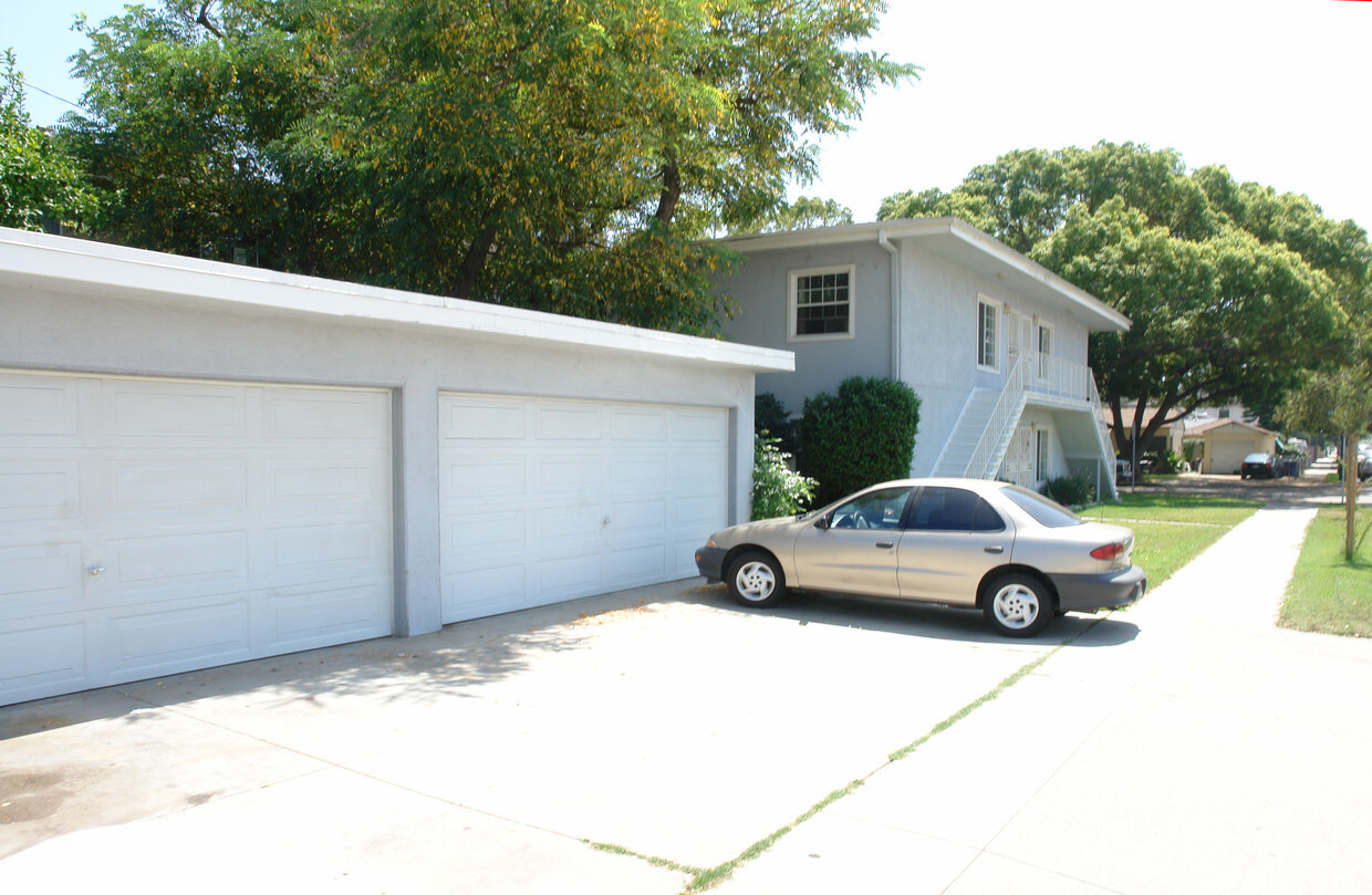 Primary Photo - 1130 W Chandler Blvd