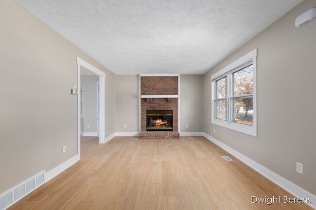 Building Photo - 7331 48th Ave