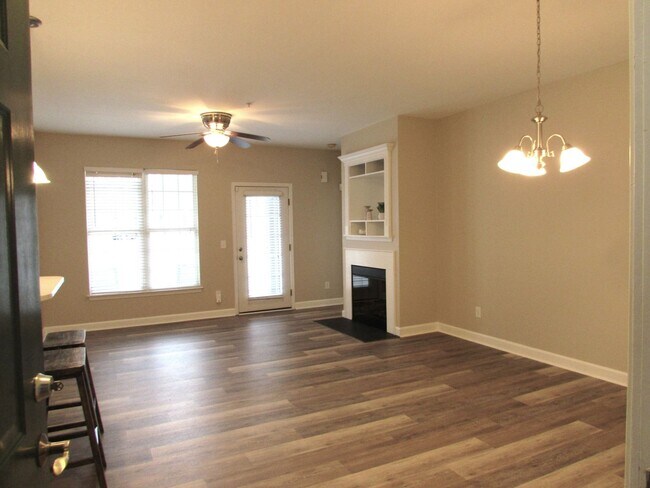 Foto del edificio - 10125 Westmoreland Rd