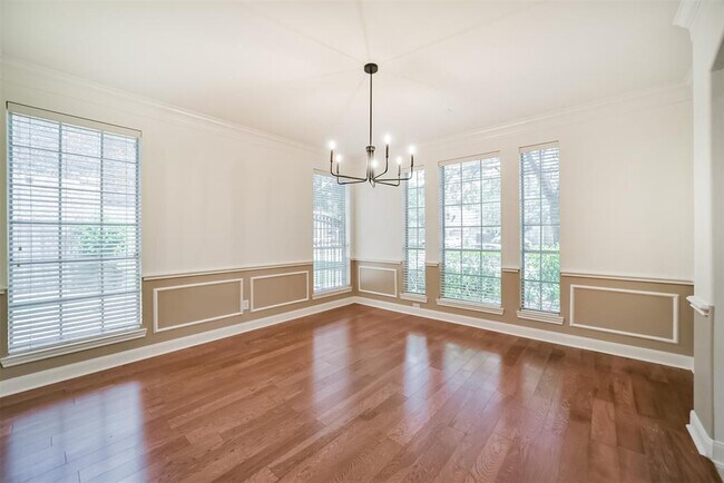 Foto del edificio - 14015 Falcon Heights Dr