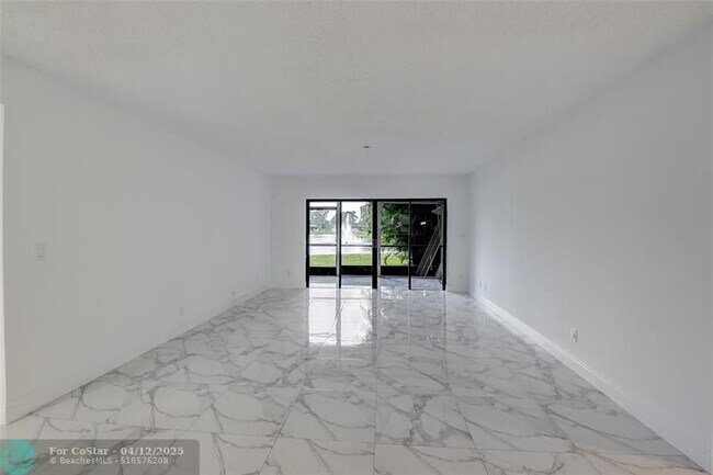 Foto del edificio - 7571 Greenlake Way