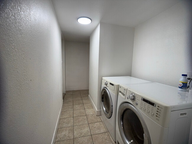 Building Photo - 4950 Milwaukee St