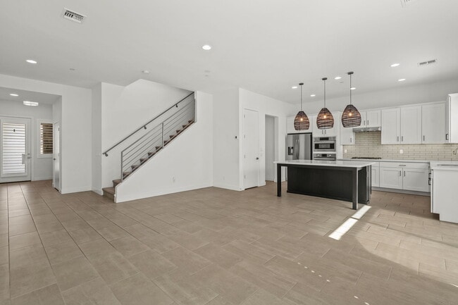 Building Photo - 3200 N 39th St