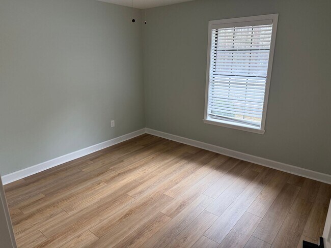 Building Photo - Newly renovated 2 bed 2 bath condo!