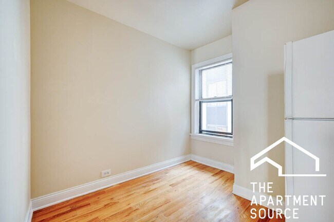 Building Photo - 1347 N Dearborn St
