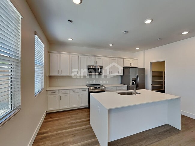 Building Photo - 9596 Harkes Dr
