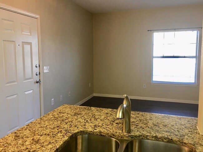 Building Photo - 2320 Gracy Farms Ln