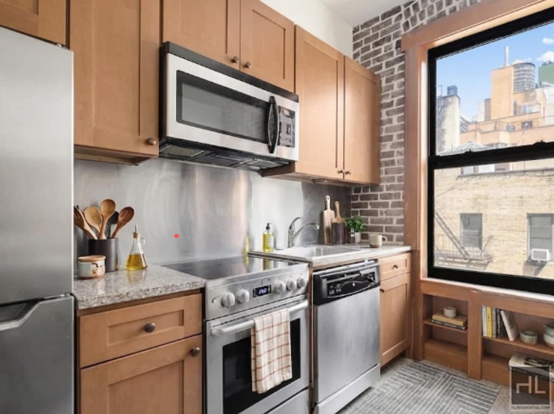 Building Photo - Renovated 3BR with Exposed Brick, Elevator & Laundry
