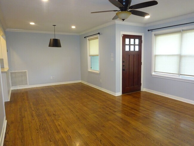 Foto del edificio - For Lease | 3 Bed, 1 Bath | 1,074 Sq Ft |O...