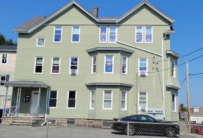 Building Photo - 165 4th St