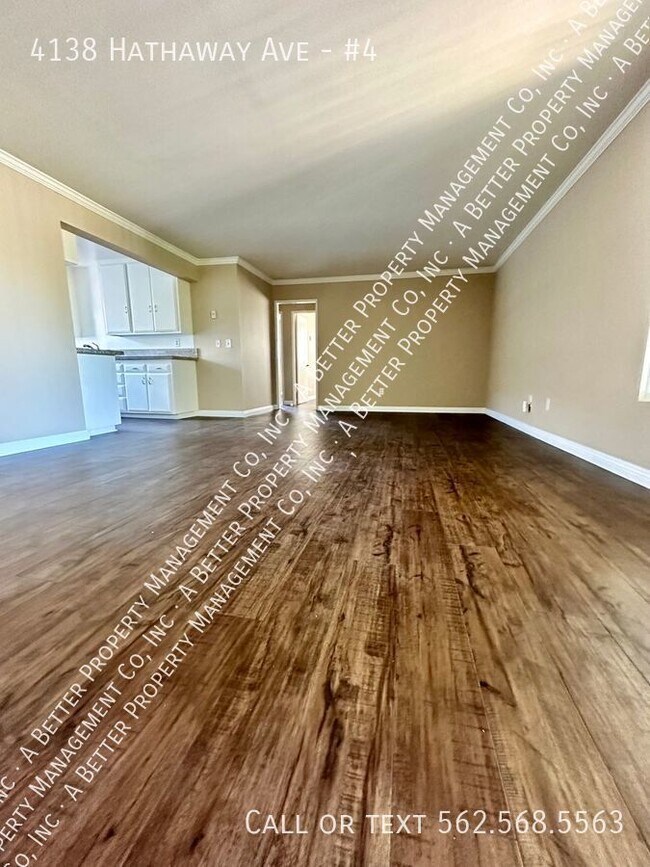 Building Photo - UPPER REMODELED 3 BED/1.25 BATH w/New Gran...