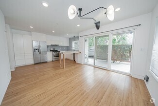 Building Photo - 848 32nd St